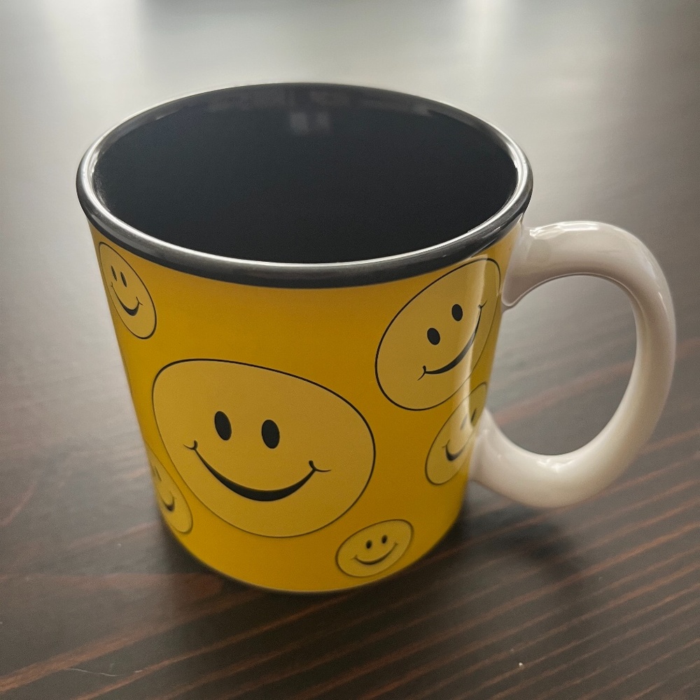 2006 Burton and Burton Smiley Face Mug